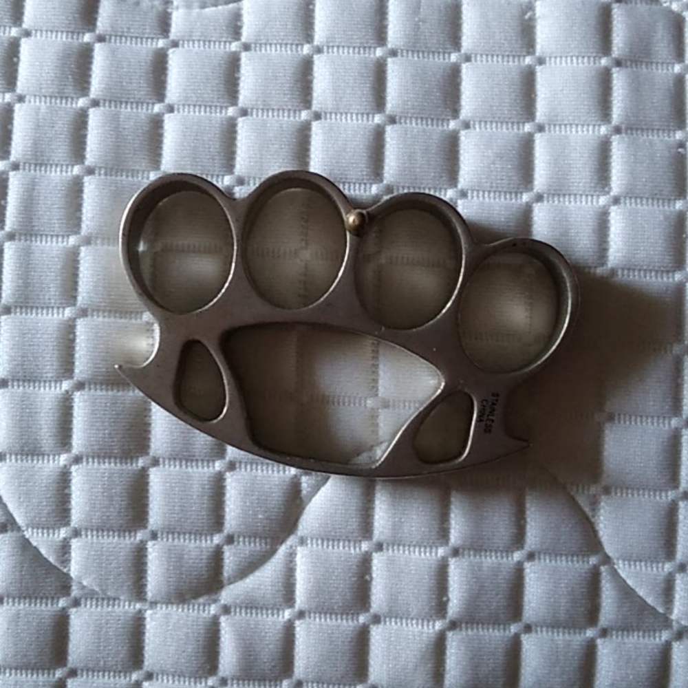 Brass knuckles belt buckle